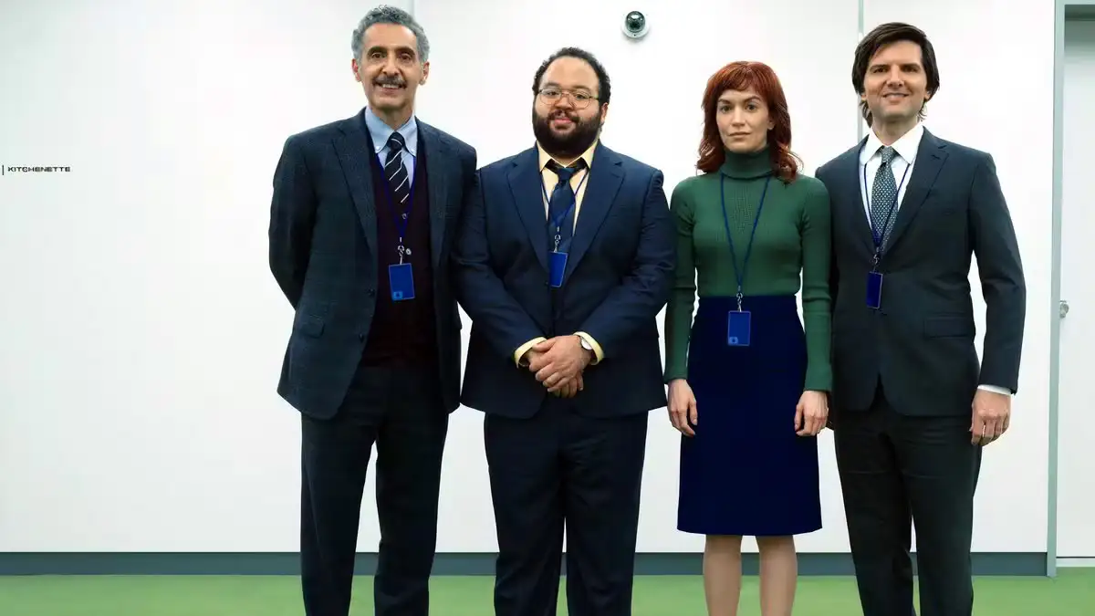 Los 8 mejores disfraces de series para Halloween que puedes hacer con ropa que ya tienes en casa 3 Empleado de Lumon Industries de Severance